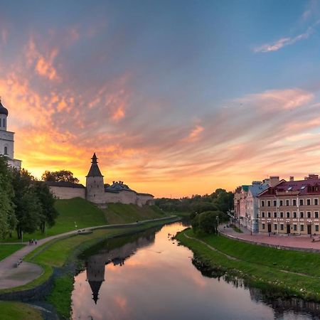 Golden Embankment Hotell Pskov Exteriör bild