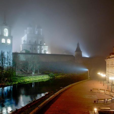 Golden Embankment Hotell Pskov Exteriör bild