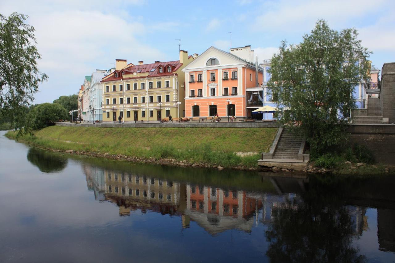 Golden Embankment Hotell Pskov Exteriör bild